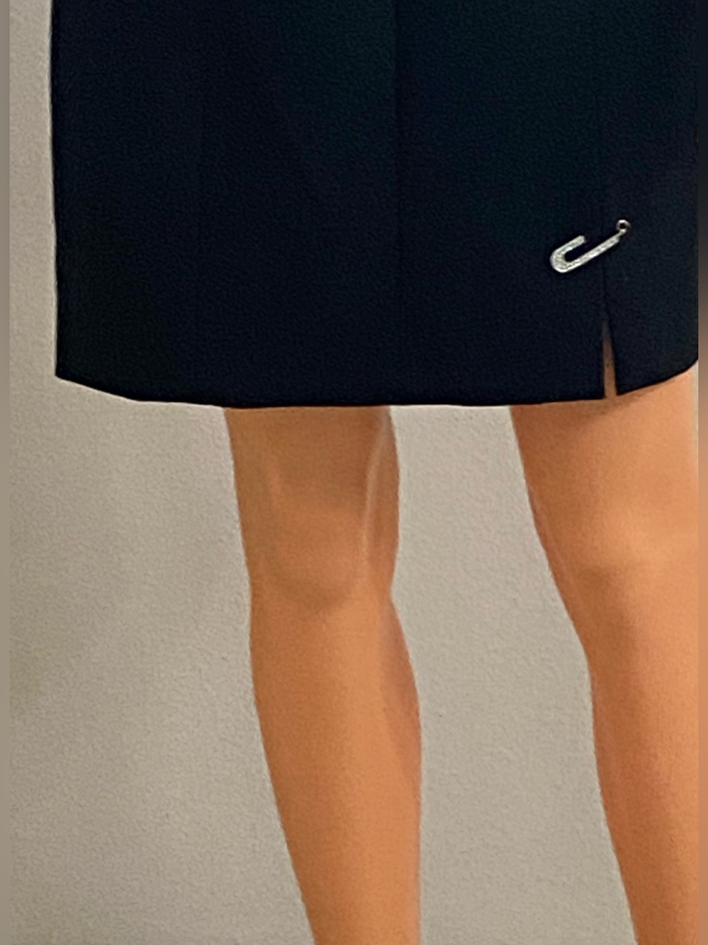NEW CINQ A SEPT BLACK SLEEVELESS MINI DRESS WITH OVERSIZED BLING SAFETY PINS - Picture 6 of 16